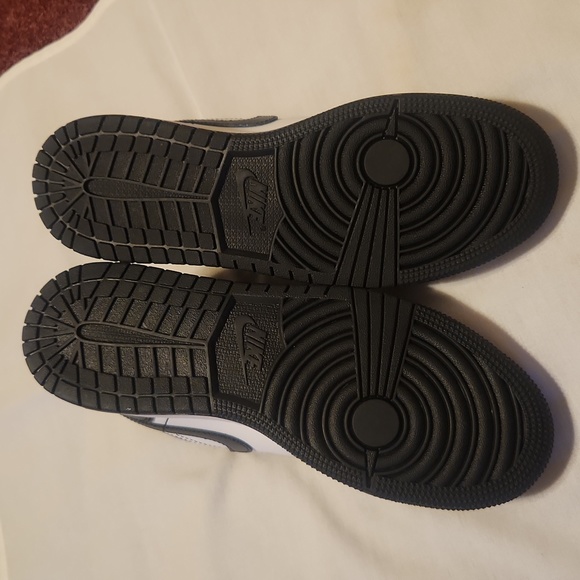 Brand NWOT Jordan 1 lows - Picture 4 of 6